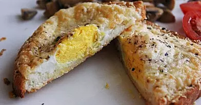 Sūriu apkepti sumuštiniai su kiaušiniais