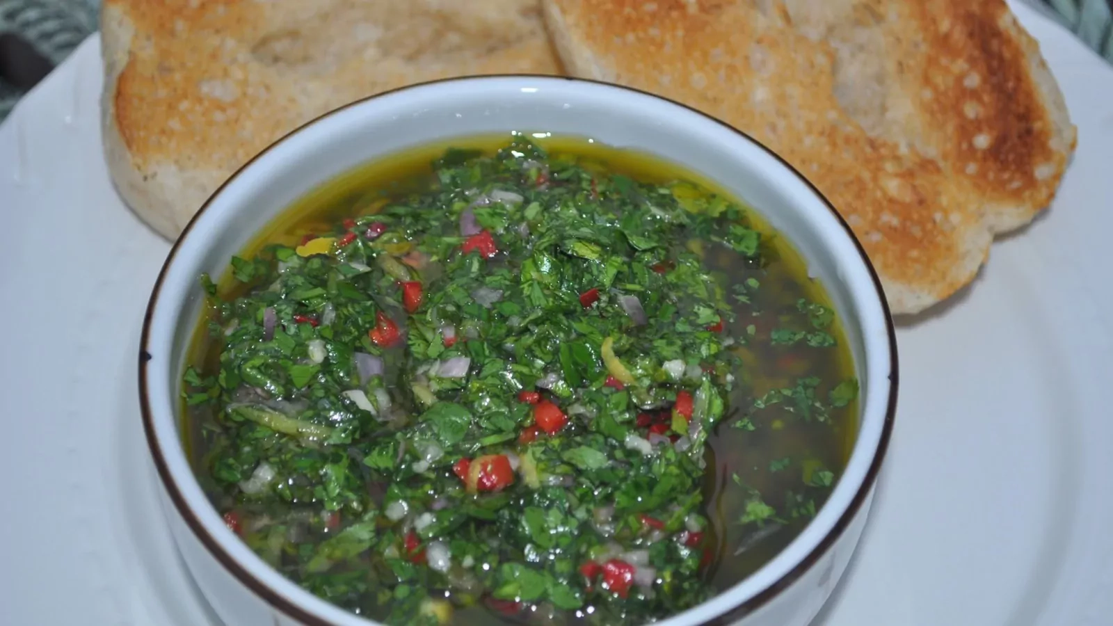 Čimičiuri (chimichurri) - padažas iš susmulkintų žalumynų