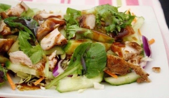 Azijietiškos vištienos salotos | Receptas