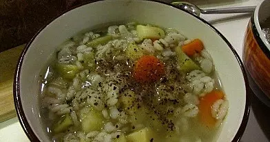 Perlinių kruopų sriuba su agurkais