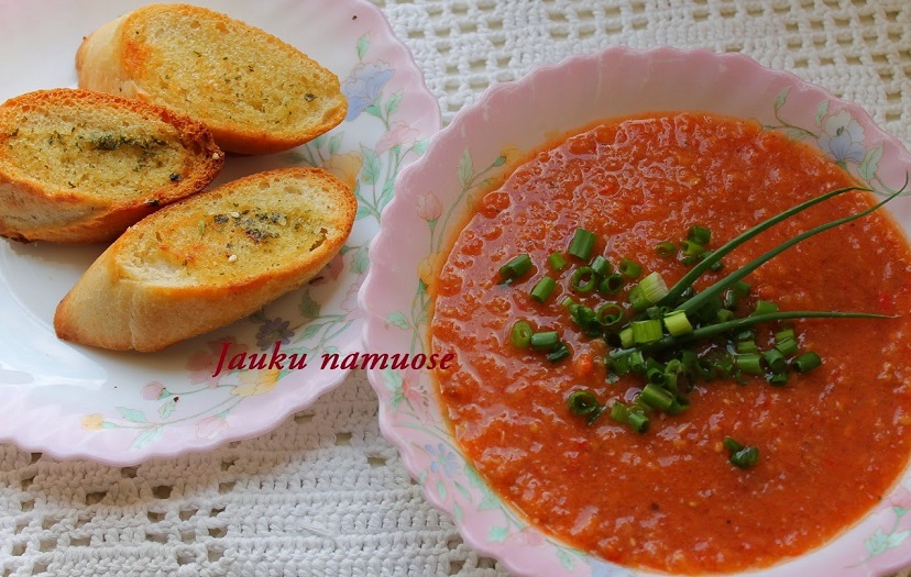 Trinta pomidorų ir agurkų sriuba