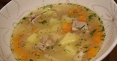 Vištienos sriuba su makaronais ir bulvėmis
