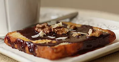 Svajonių pusryčiai: Prancūziškas skrebutis su šokoladu ir riešutais