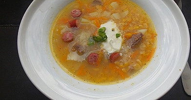 Paprasta kaimiška žirnių sriuba su mėsa