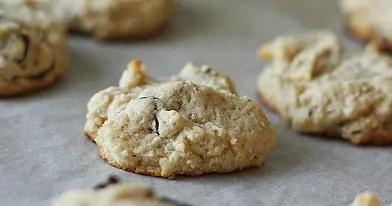 Tahini pastos sausainiai su šokolado gabaliukais