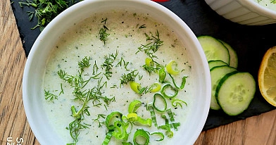Šalta šviežių agurkų sriuba su graikišku jogurtu