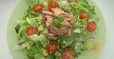 Tuno salotos (su sviestinėmis salotomis)