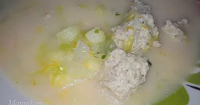 Kopūstų sriuba su frikadelėmis