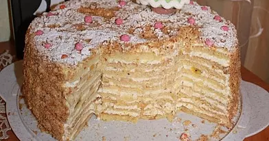 Ramunės tortas su grietininiu ananasų ir kivių kremu