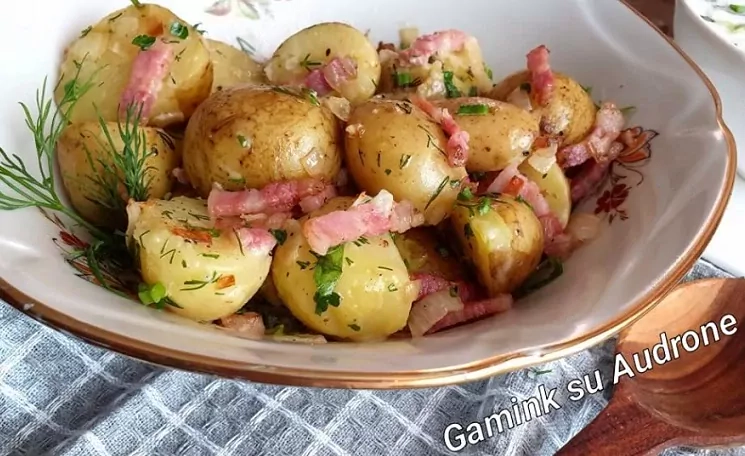Šviežios bulvytės su grietine ir šonine - 11 balų iš 10!