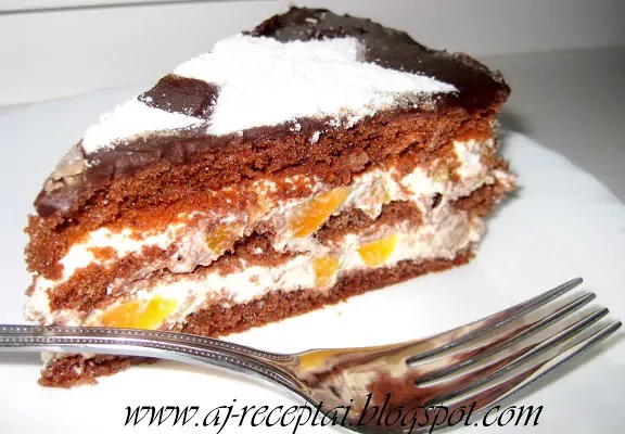 Šokoladinis baltojo kremo tortas su persikais