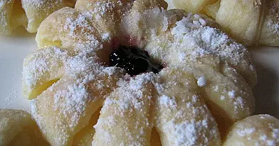 Sluoksniuotos tešlos skanėstai - "Ananasinės ramunės"