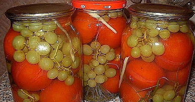 Pomidorai su vynuogėmis (be acto): net marinatą išgeriame iki dugno