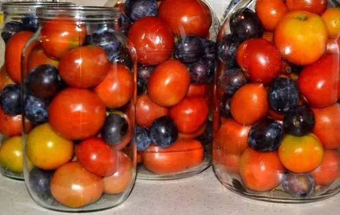 Pomidorai su slyvomis – labai skanus receptas