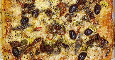 Pizza Napoletana - naminė pica su mocarela, kaparėliais ir ančiuviais