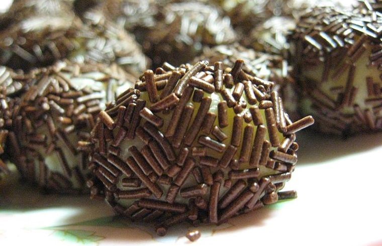 Labai saldūs saldainiai - Brigadeiro branco