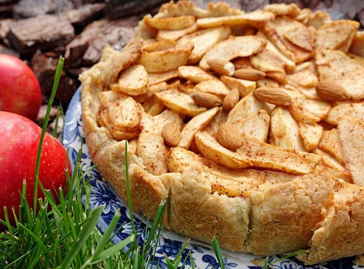 Pats rudeniškiausias pyragas be miltų, cukraus ar kiaušinių (su obuoliais)