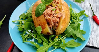 Įdaryta bulvė su tunu ir raugintais agurkėliais - net nenaudosim majonezo!