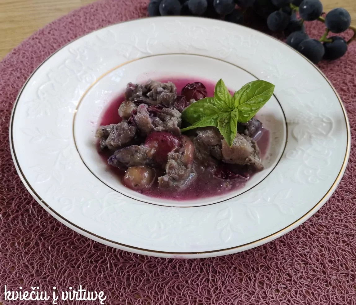 Antienos troškinys su vynuogėmis - saldžiai-rūgščiai skanus ir nuostabios spalvos!