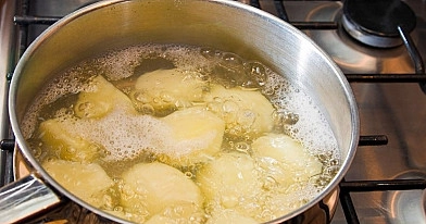 Štai ką daryti su vandeniu, kuriame virė bulvės. Mano močiutės patarimai