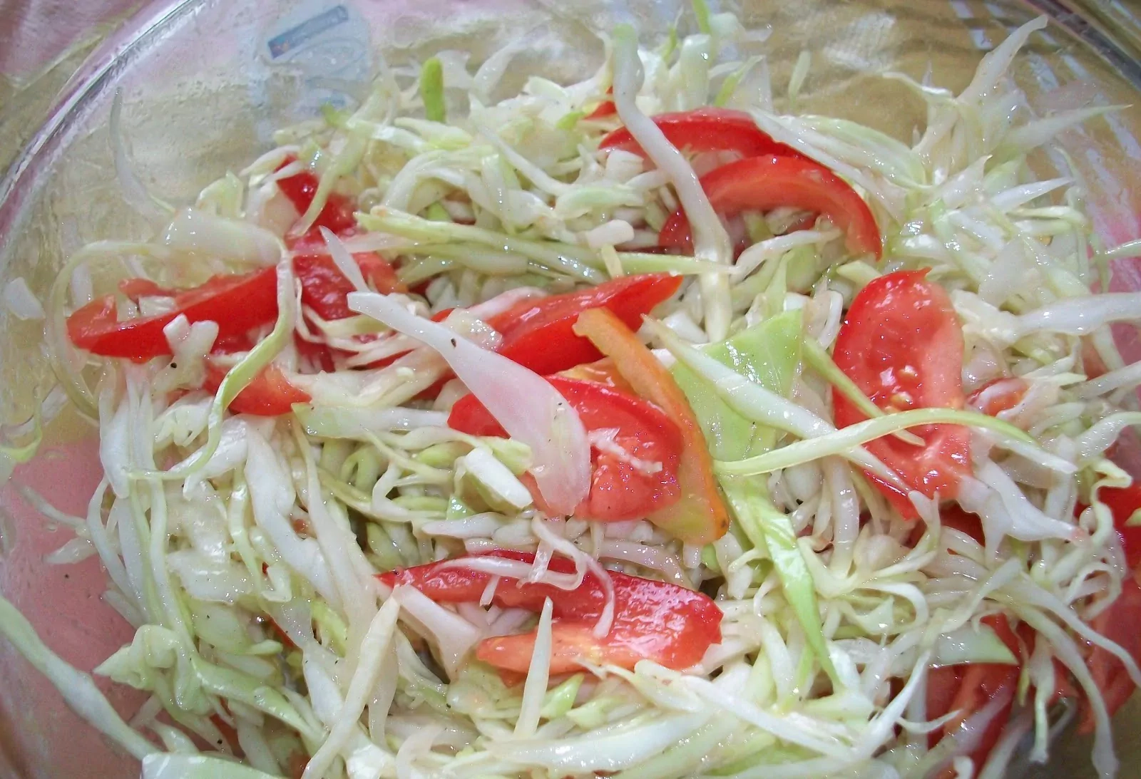 Kopūstų ir pomidorų salotos su skaniuoju užpilu - rusiškos virtuvės klasika!
