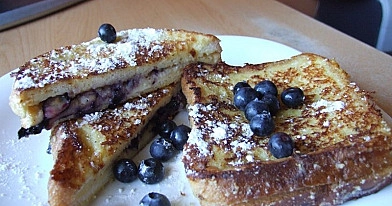 Tobulybė pusryčiams: Prancūziškas skrebutis su mėlynėmis pagal Beatą