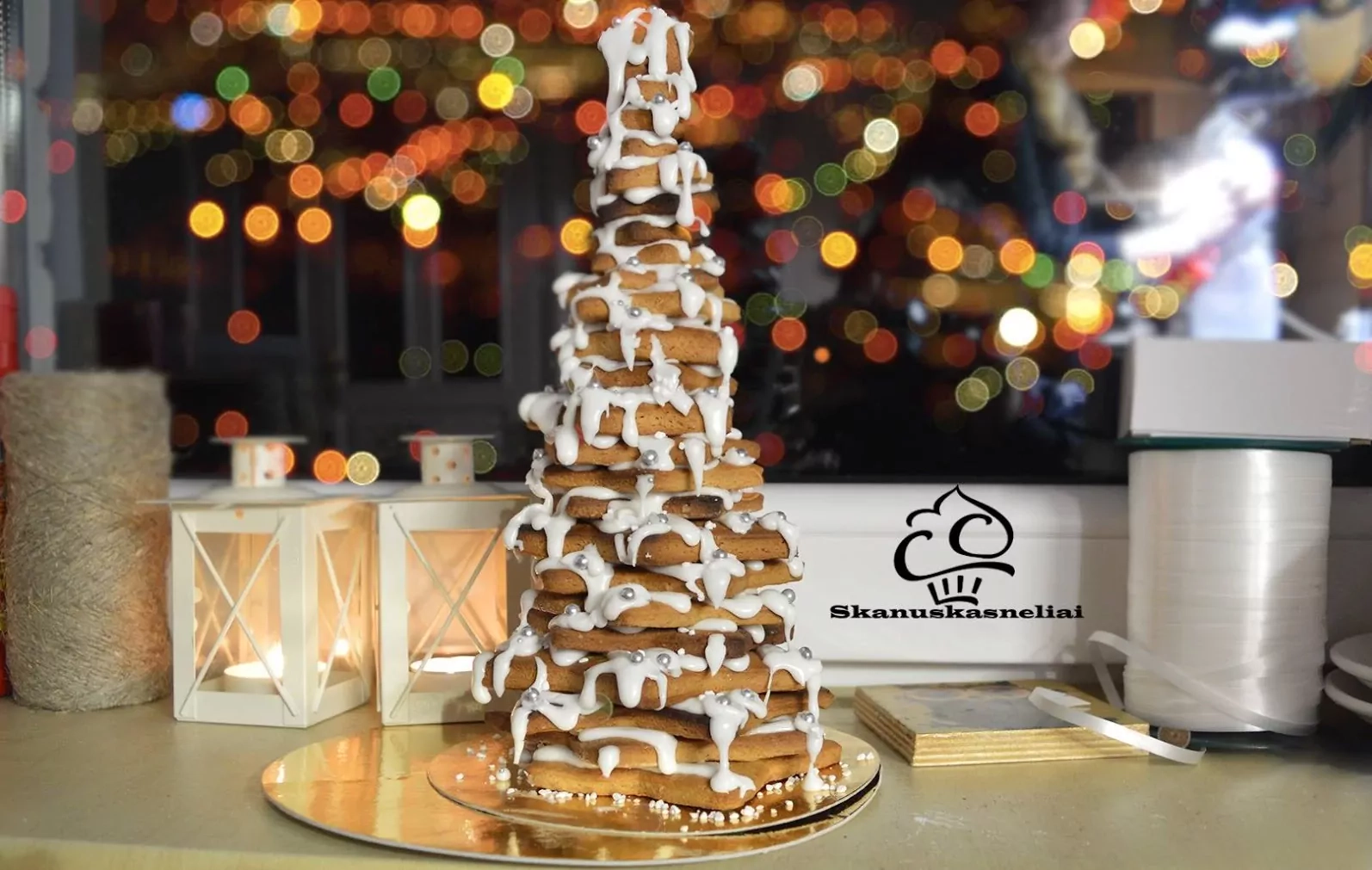 Valgomas Kalėdinis desertas: Kalėdinė meduolių eglutė (+ video)