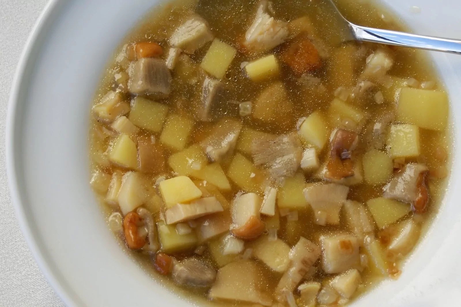 Baravykų sriuba su bulvėmis ir svogūnais