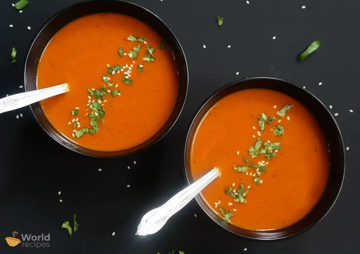 Švelniai šildanti morkų ir faršo sriuba su paprikomis