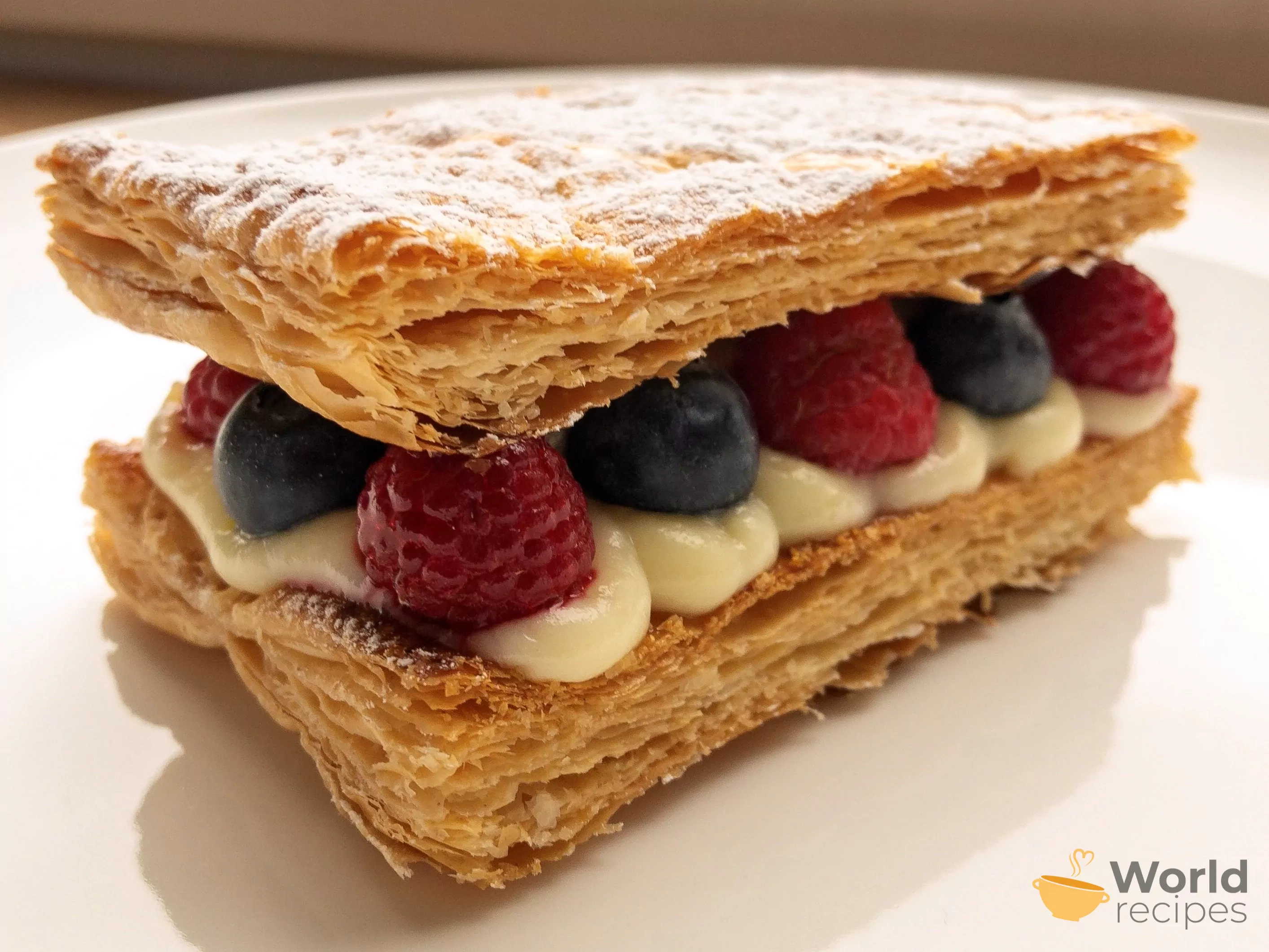 Mille Feuille (tūkstantalapis - sluoksniuotas tešlos pyragėliai su kremu)