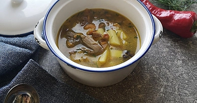Miško grybų sriuba su kruopomis ir spirgučiais