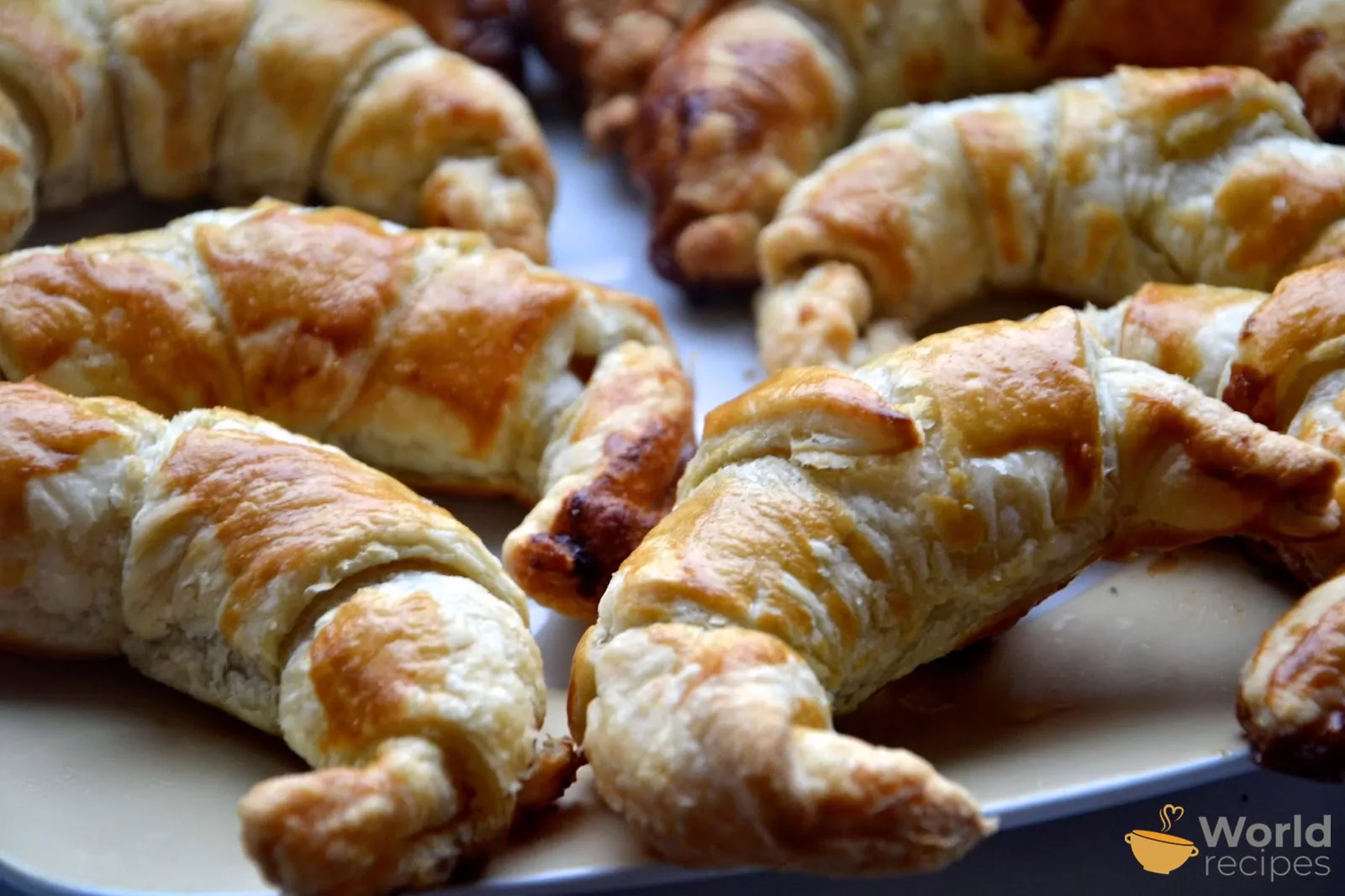 Kruasanai iš bemielės, sluoksniuotos tešlos su karamele (rududu)! (Croissants su karamele)