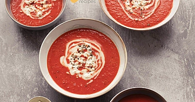 Orkaitėje keptų paprikų ir pomidorų sriuba
