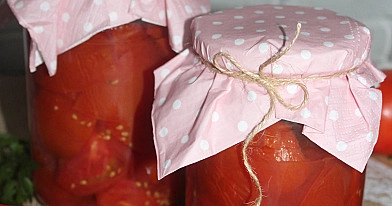 Savo sultyse marinuoti pomidorai be odelių, su cukrumi ir druska