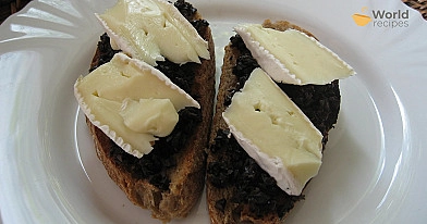 Brusketa - Bruschetta su alyvuogėmis ir Brie sūriu