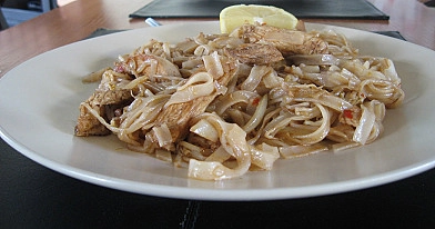 Tailandietiški ryžių makaronai "Pad Thai" su vištiena