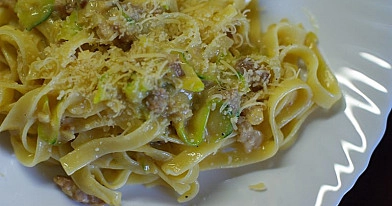 Makaronai su cukinija ir carbonara padažu