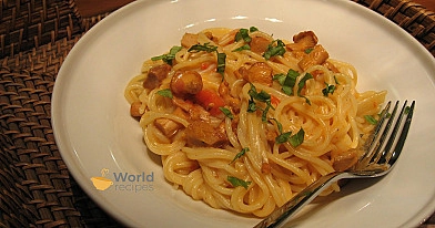Makaronai - spagečiai su voveraičių padažu