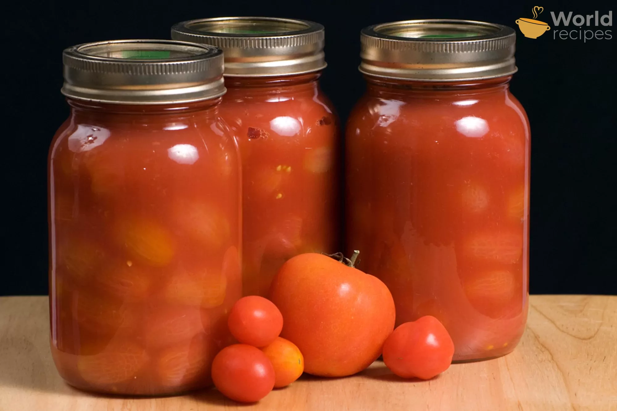 Pomidorai savo sultyse žiemai, su druska ir cukrumi
