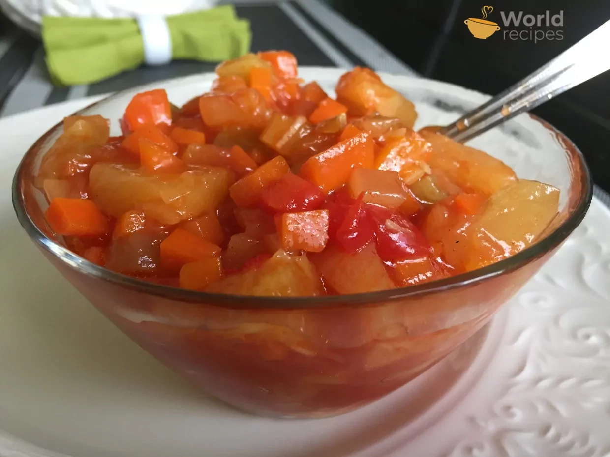 Saldžiarūgštis paprikų padažas - mišrainė žiemai su cukinijomis ir pomidorais