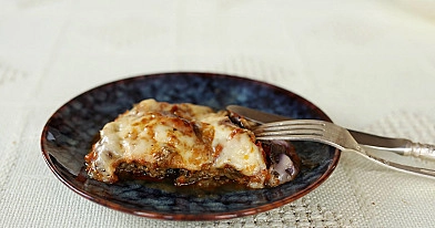 Baklažanų lazanija su mėsos faršu ir sūriu