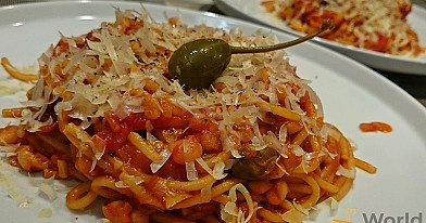 Pasta e fagioli con pomodoro - spageti makaronai su pomidorais ir pupelėmis