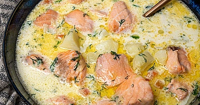 Žuvienė iš lašišos su bulvėmis, krapais ir grietinėle
