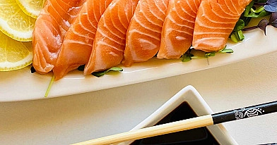 Homemade salmon sashimi - lašišos sašimis