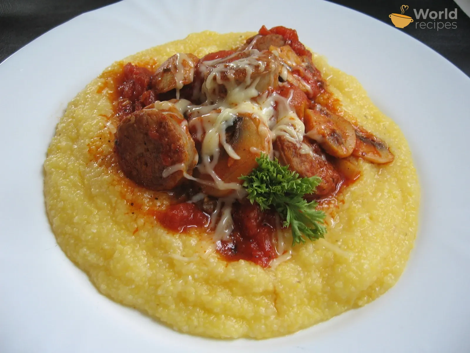 Polenta - kukurūzų košė su pievagrybiais ir dešrelėmis