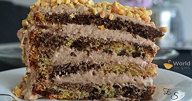 Šokoladinis karamelinis tortas su grietinėlės ir rududu kremu