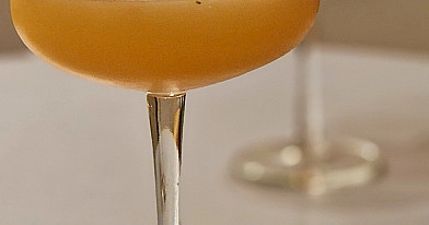 Grapefruit basil martini - degtinės, martinio ir greipfrutų sulčių kokteilis
