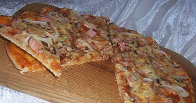 Naminė plonapadė pica - geriausias receptas