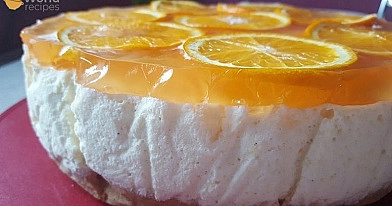 Apelsininis tortas su grietinėle, graikišku jogurtu ir sausainių pagrindu