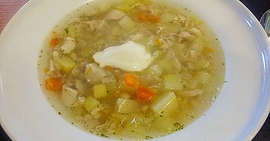 Vištienos sriuba su perlinėmis kruopomis, bulvėmis ir morkomis